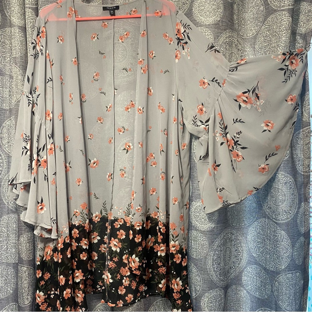 Torrid floral bell sleeve kimono